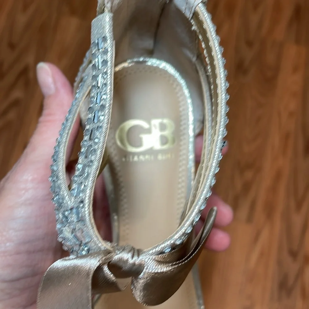 Gianni Bini Prom-Queen Light Gold Sandals, Heels, bows, 7.5